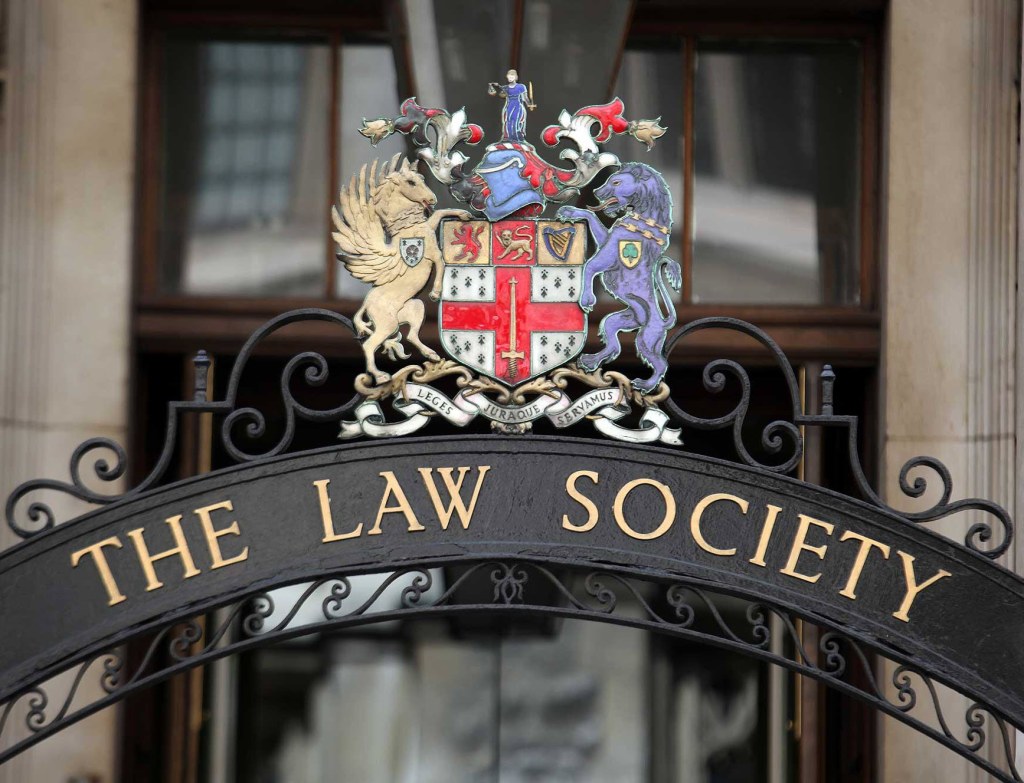 Picture of: Die English Law Society befand uns heute als würdig  – Cross